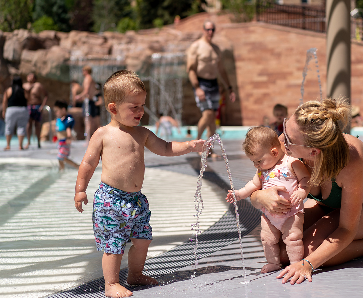 Family Splashed | Glenwood Hot Springs Colorado